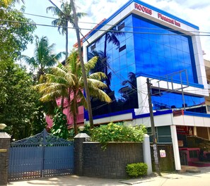 Front of property - Pleasant Inn (Kanayannur)