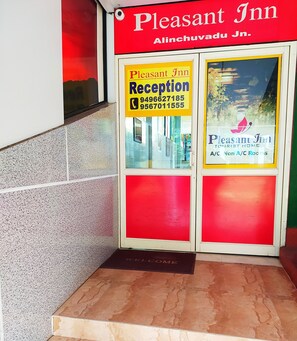 Interior entrance - Pleasant Inn (Kanayannur)