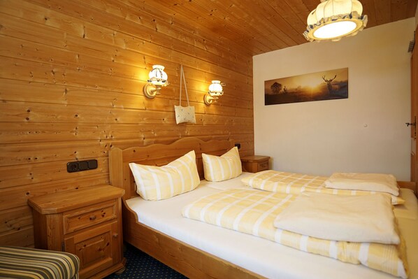 1 bedroom, internet, bed sheets