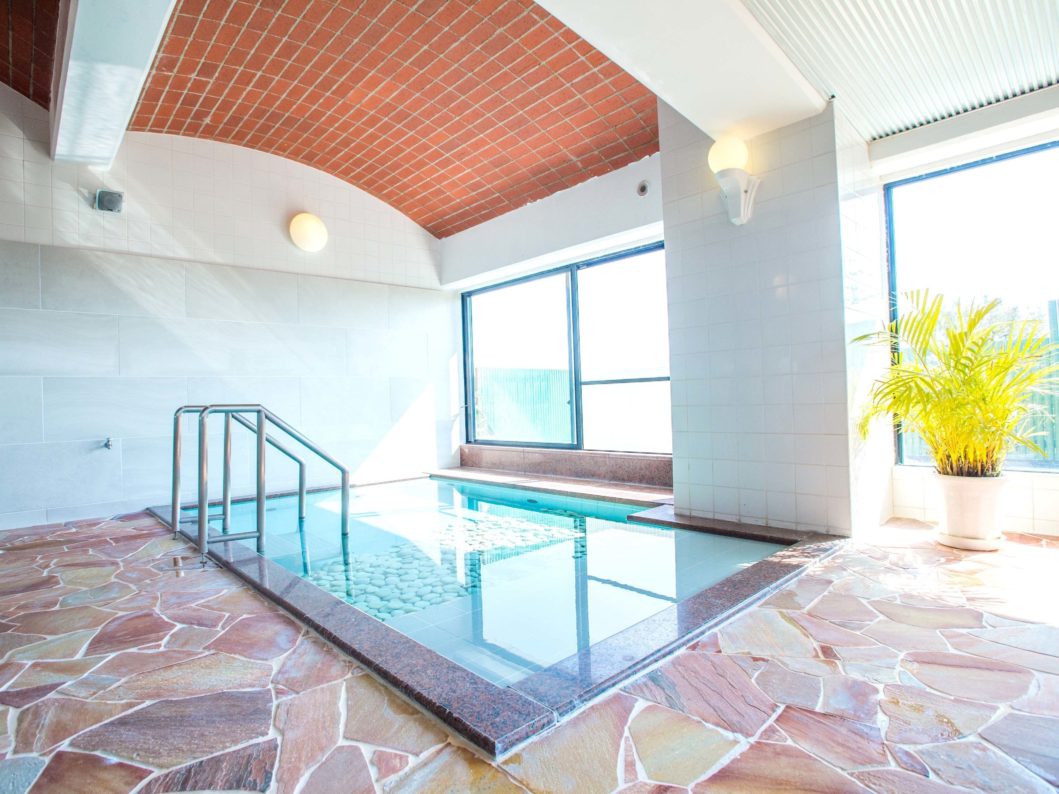 indoor spa tub
