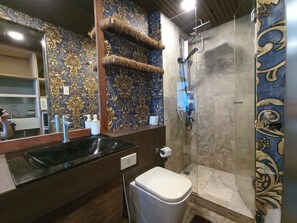 Traditional Studio, 1 Queen Bed, Non Smoking, Balcony (NO FRONT DESK, ONLY SELF CHECKIN) | Hypo-allergenic bedding, down comforters, individually decorated - The Staycation - Boutique rooms (Makati)