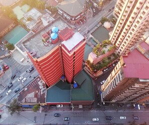 ห้องโรแมนติก, เตียงควีนไซส์ 1 เตียง, ปลอดบุหรี่, วิวเมือง | เครื่องนอนป้องกันสารก่อภูมิแพ้, ผ้านวมขนเป็ด