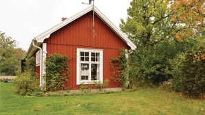 A red wooden house with a white window and a small porch. - 1 bedroom amazing home in Borgholm (Borgholm)