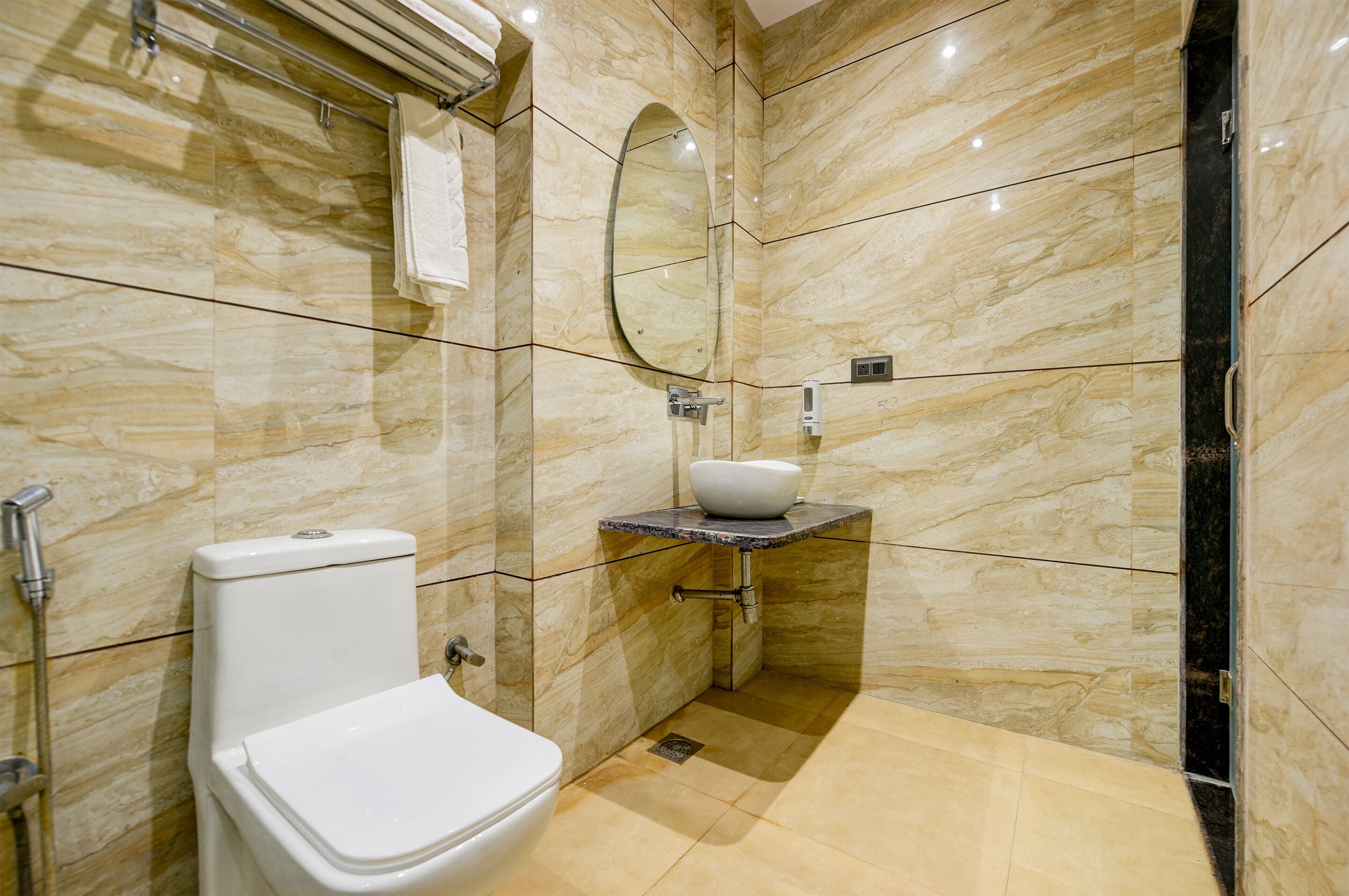 Foto - Hotel Pearl Plaza - In City Centre Connaught Place & Walk IN NDLS Station