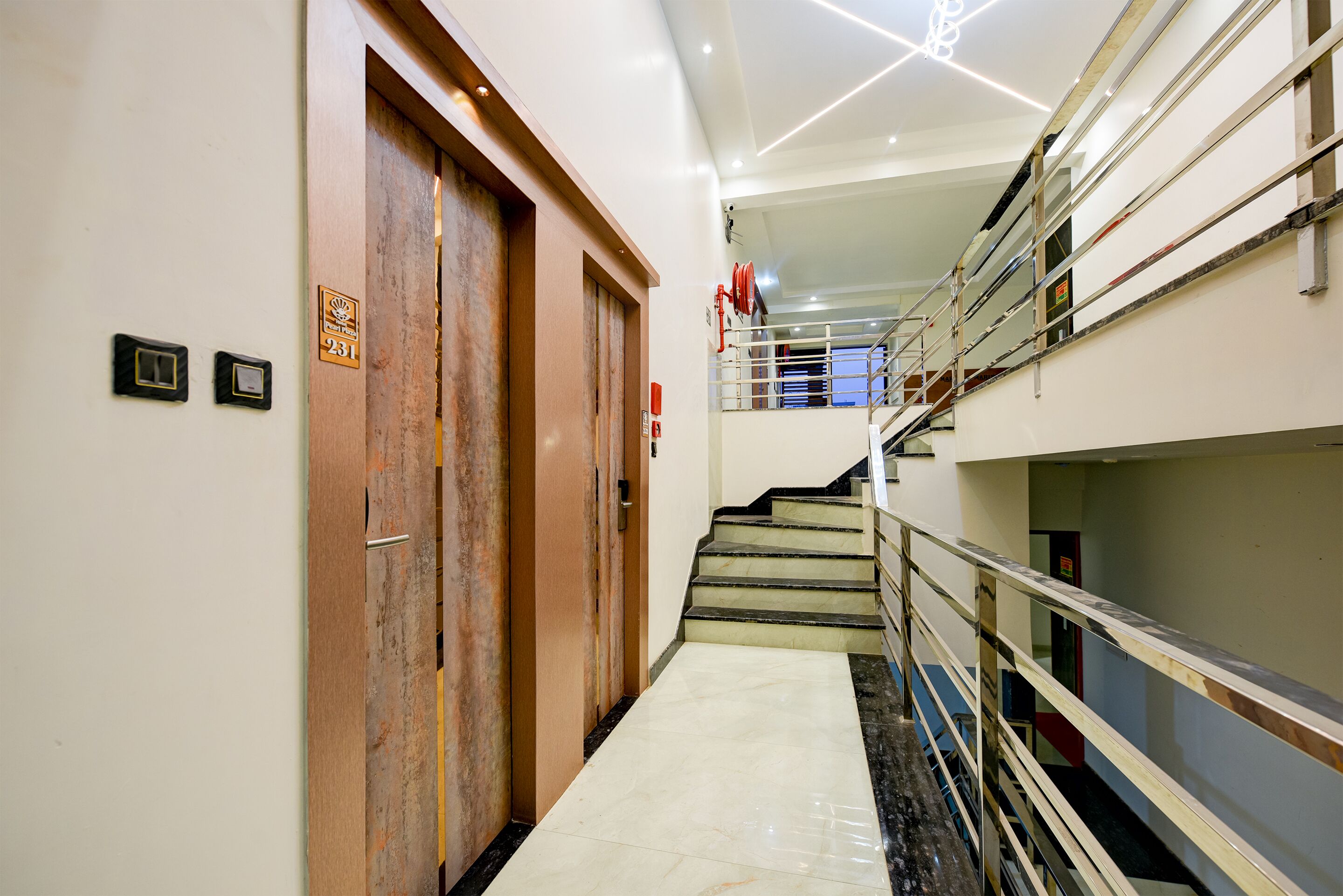 Foto - Hotel Pearl Plaza - In City Centre Connaught Place & Walk IN NDLS Station