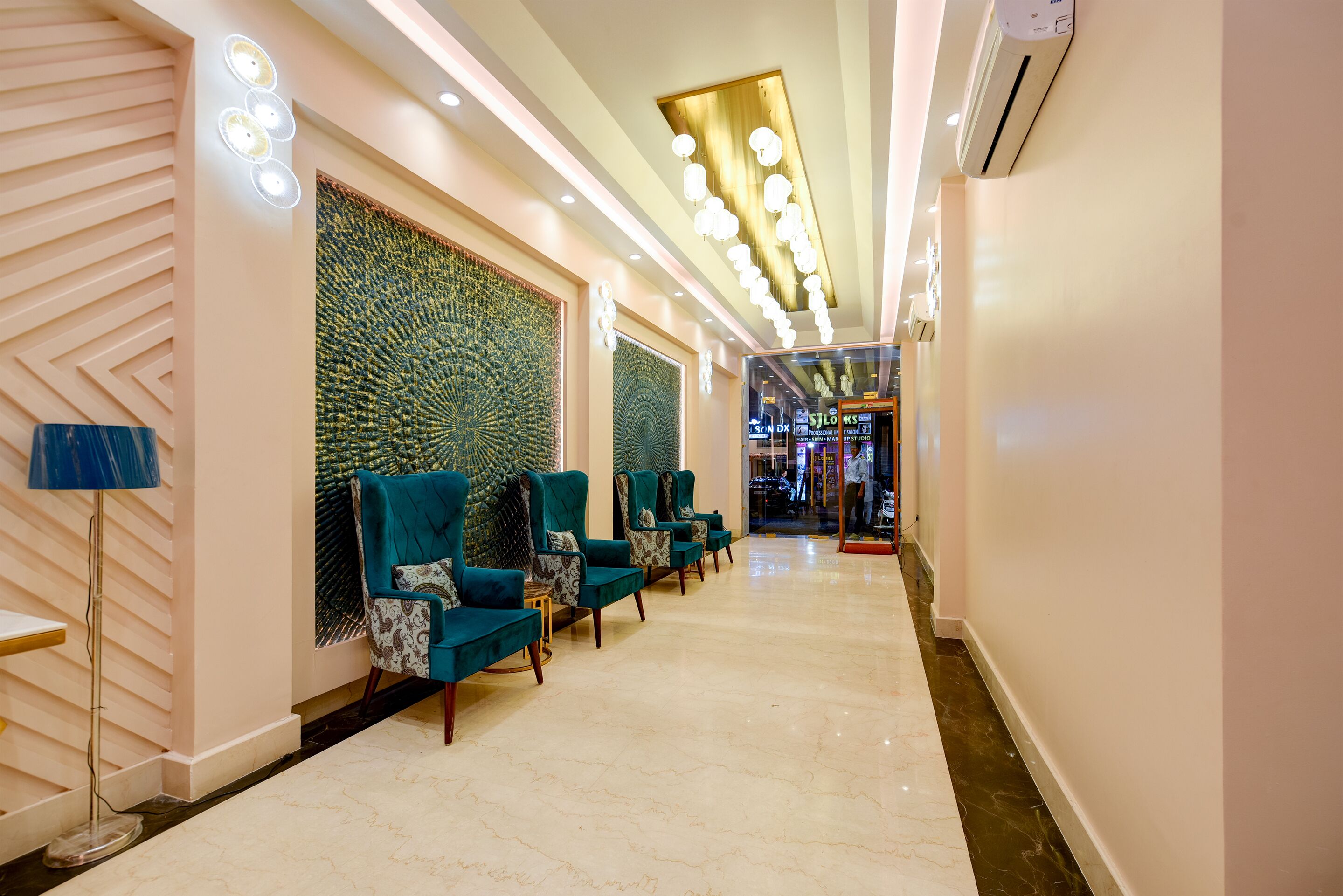Foto - Hotel Pearl Plaza - In City Centre Connaught Place & Walk IN NDLS Station