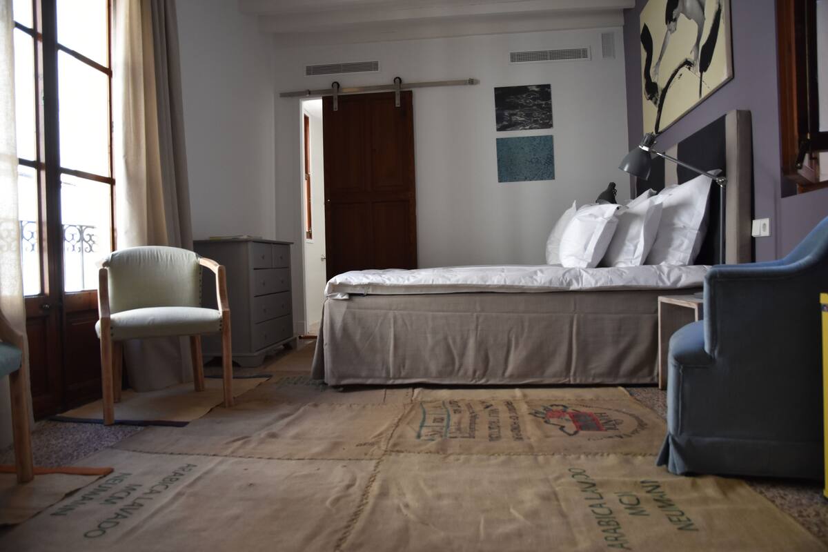 Quarto casal | Frigobar (abastecido com alguns itens grátis), cofres nos quartos