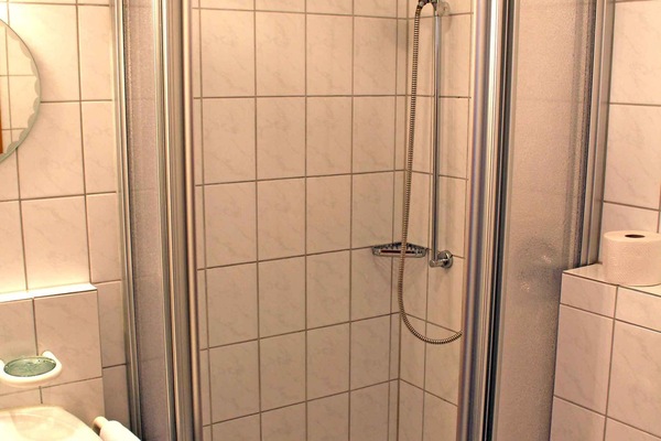 Appartement Nr. 13, 35 qm Obergeschoss, Wohn- und Schlafraum kombiniert-Dusche