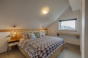 Luxury Penthouse, 4 Bedrooms | 4 bedrooms, blackout drapes, iron/ironing board, free WiFi - Le Chalets (Falls Creek)