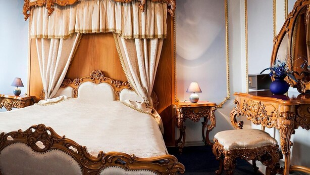 Minibar, in-room safe, desk, iron/ironing board (on request) - Hotel KRETA (Galati)