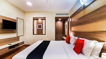 1 bedroom, premium bedding, minibar, in-room safe