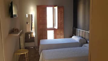 16 bedrooms, free WiFi