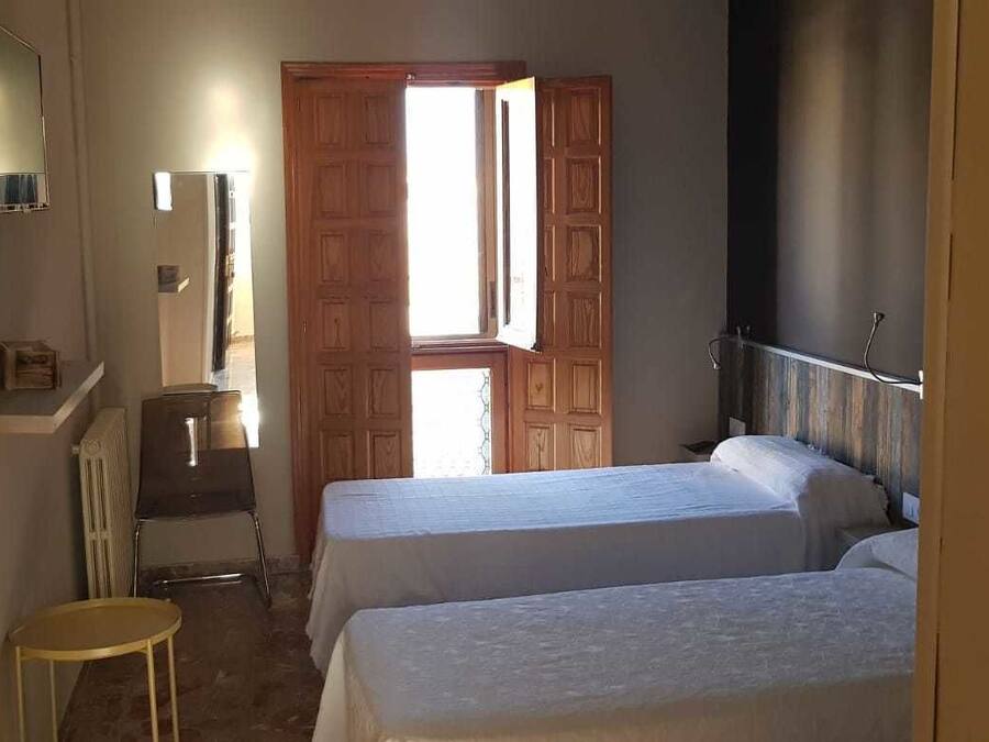 16 bedrooms, free WiFi