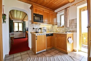 冰箱、微波炉、炉灶、洗碗机