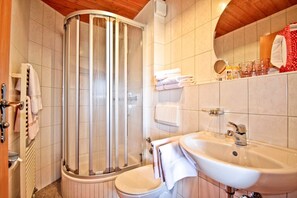 淋浴设施、吹风机、毛巾