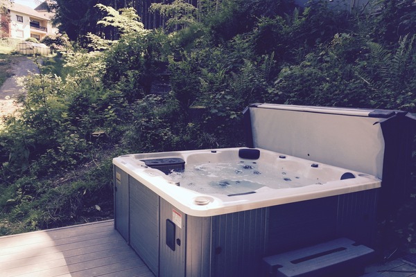 Bañera de hidromasaje exterior