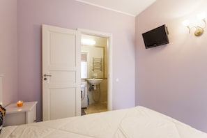 Premium bedding, individually decorated, individually furnished, desk