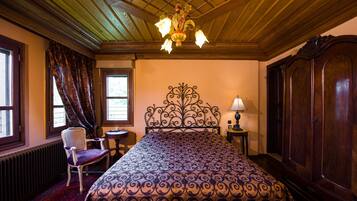 Junior Suite | Minibar, desk, soundproofing, iron/ironing board