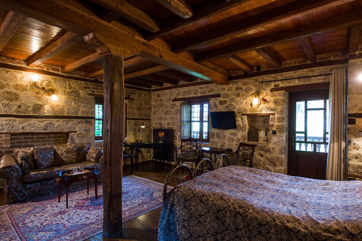 grand suite | minibar, desk, soundproofing, iron/ironing board