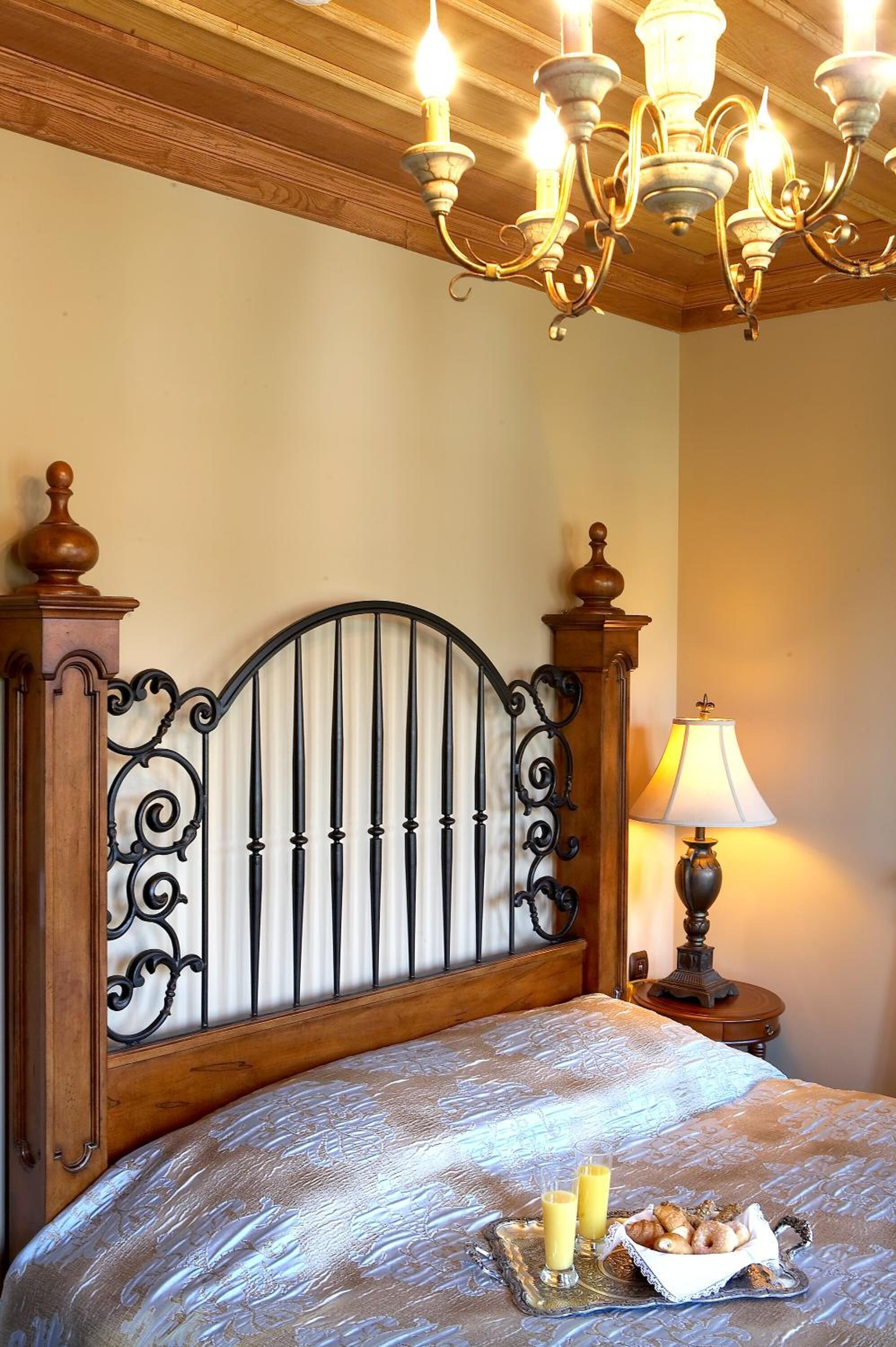 minibar, desk, soundproofing, iron/ironing board