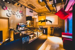Reception - Catalyst Art Hotel - Hostel (Osaka)
