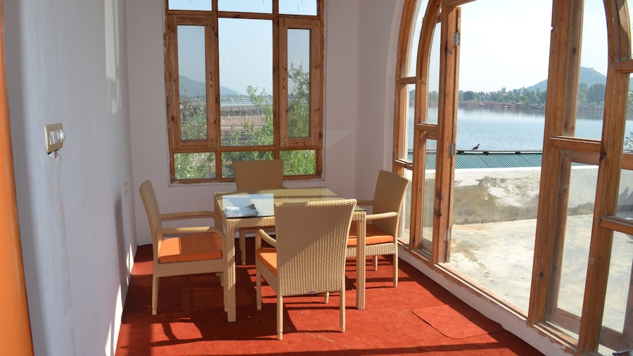 Nigeen Lake View Resort