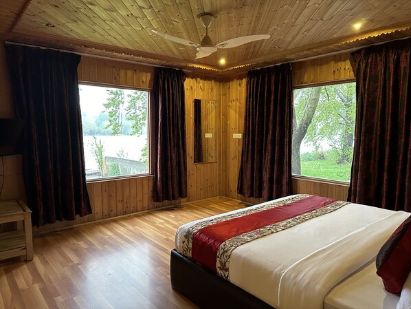 Premium kamer | 1 slaapkamer, luxe beddengoed, donsdekens, Tempur Pedic-bedden