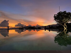Hồ bơi ngoài trời 