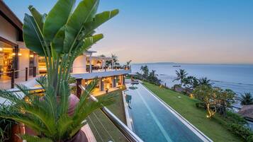 Vila, 4 quartos, para fumantes, piscina particular | Piscina | Piscina externa