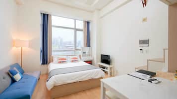 Premium bedding, iron/ironing board, free WiFi