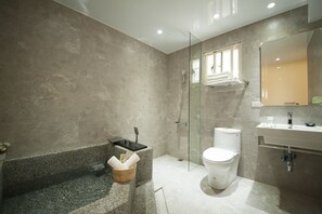 Deluxe Quadruple Room, Multiple Beds, Bathtub | Bathroom - Yesday B&B (Dongshan)