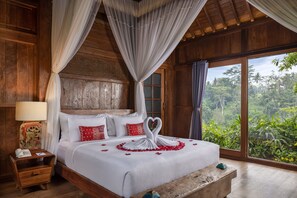 Deluxe Villa, 1 Bedroom, Hill View (Wooden House) | Minibar, in-room safe, individually decorated, individually furnished - Ubud Valley Boutique Resort (Ubud)