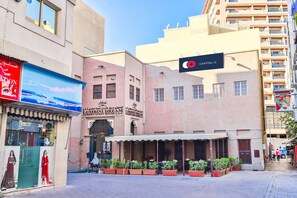 ด้านหน้าที่พัก