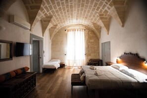 Family Room | Premium bedding, individually furnished, bed sheets - B&B Palazzo Gorgoni (Lecce)