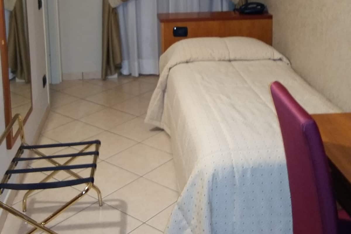 single room | minibar, desk, blackout curtains, free wifi