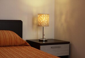 Minibar, Schreibtisch, Bügeleisen/Bügelbrett, kostenlose Babybetten