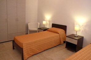 Dobbelt- eller tomannsrom – standard | Minibar, skrivebord, strykejern/-brett og barnesenger (inkludert)