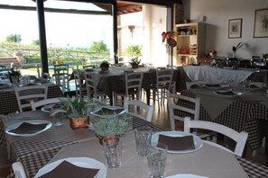 Italian cuisine, garden views - Country House Erba Regina (Frascati)