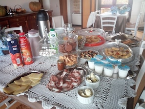 Bao gồm bữa sáng buffet hàng ngày