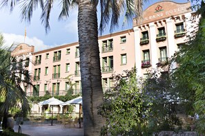 Front of property - Le Grand Hôtel (Molitg-les-Bains)