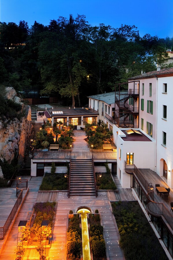 Fassade der Unterkunft – Abend/Nacht