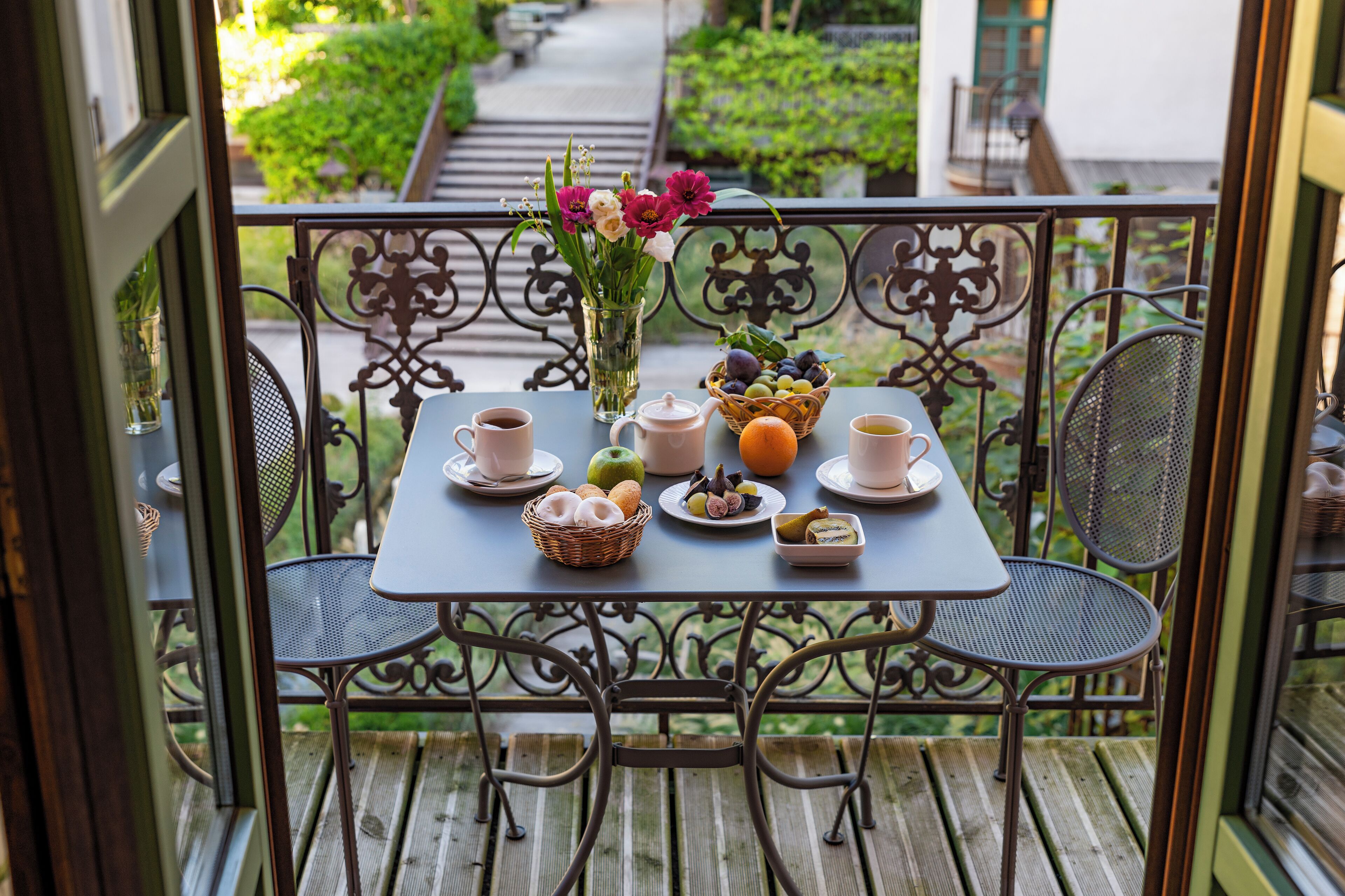 daily buffet breakfast (eur 15 per person)