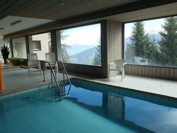 Innenpool, beheizter Pool