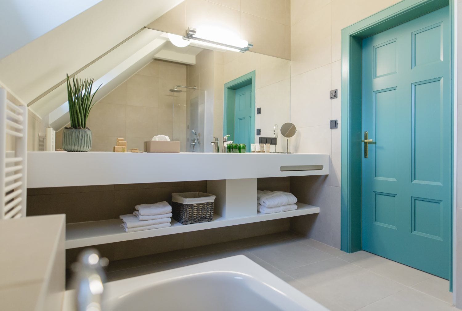 Dusche, Regendusche, kostenlose Toilettenartikel, Haartrockner