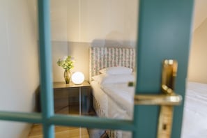 Minibar, in-room safe, desk, free WiFi