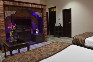 Suíte, 2 camas Queen | Roupas de cama premium, frigobar, escrivaninha, quartos à prova de som