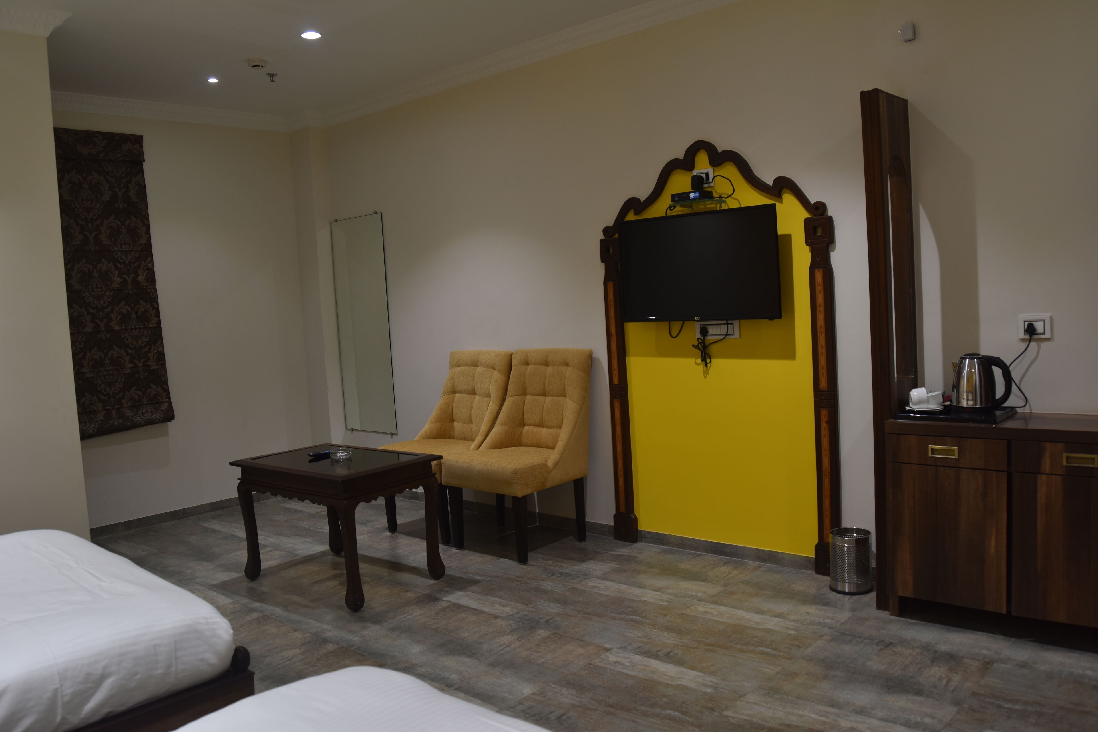 suite, 2 queen beds | living area | flat-screen tv, pay films