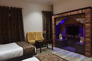 Ropa de cama de alta calidad, minibar y escritorio 