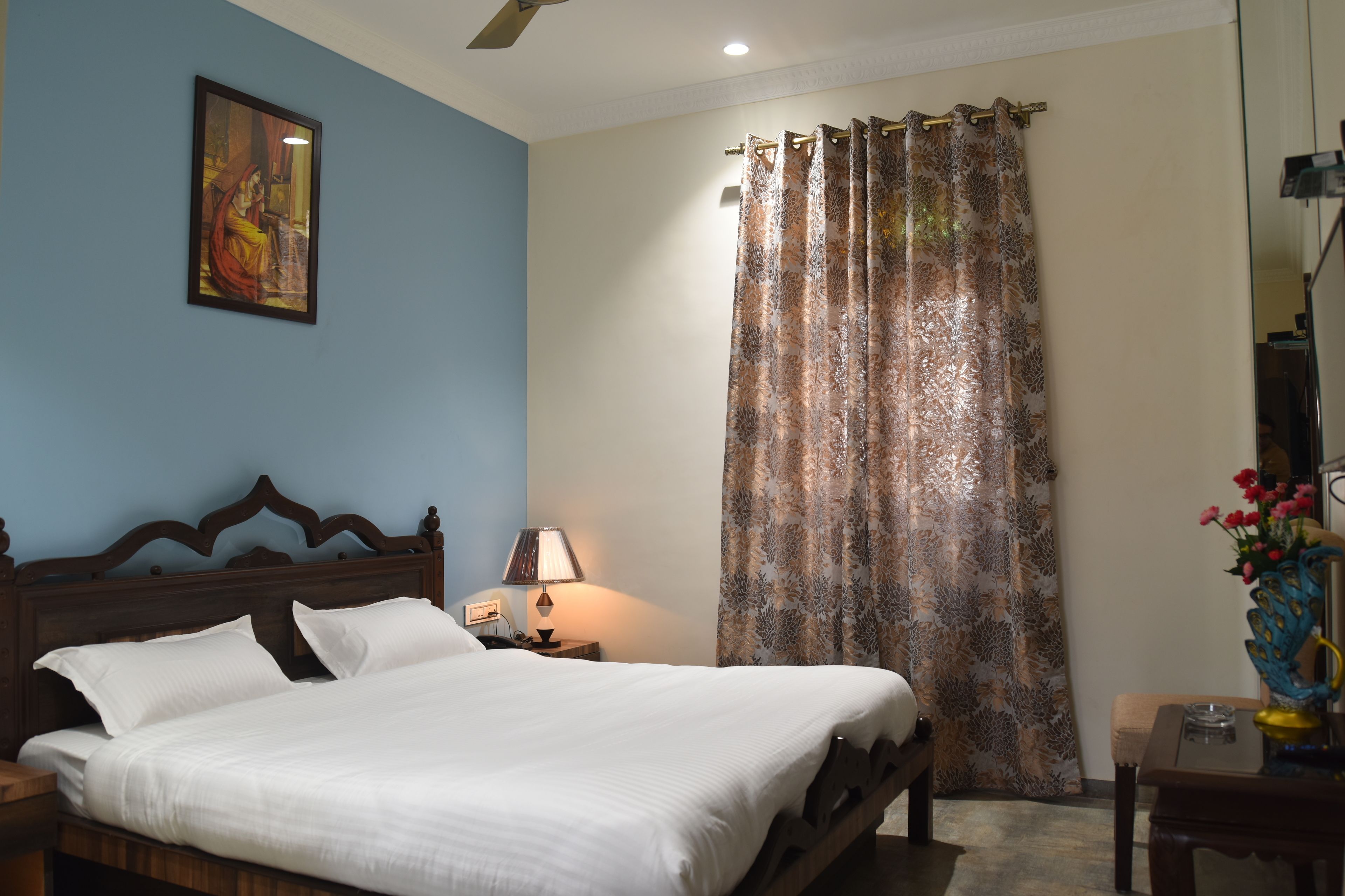 super deluxe room | premium bedding, minibar, desk, soundproofing