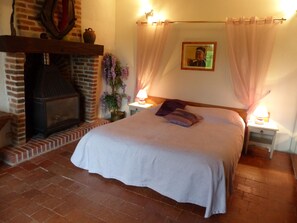 House, 2 Bedrooms (Le Ratelier) | 2 bedrooms, individually furnished, desk, blackout drapes